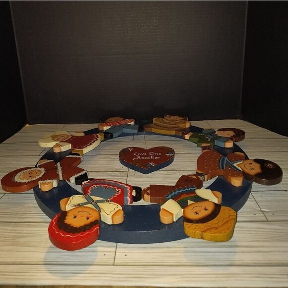 Vintage Wooden Wall Decor Children Of The World Love One Another 19½in Round - Picture 7 of 12